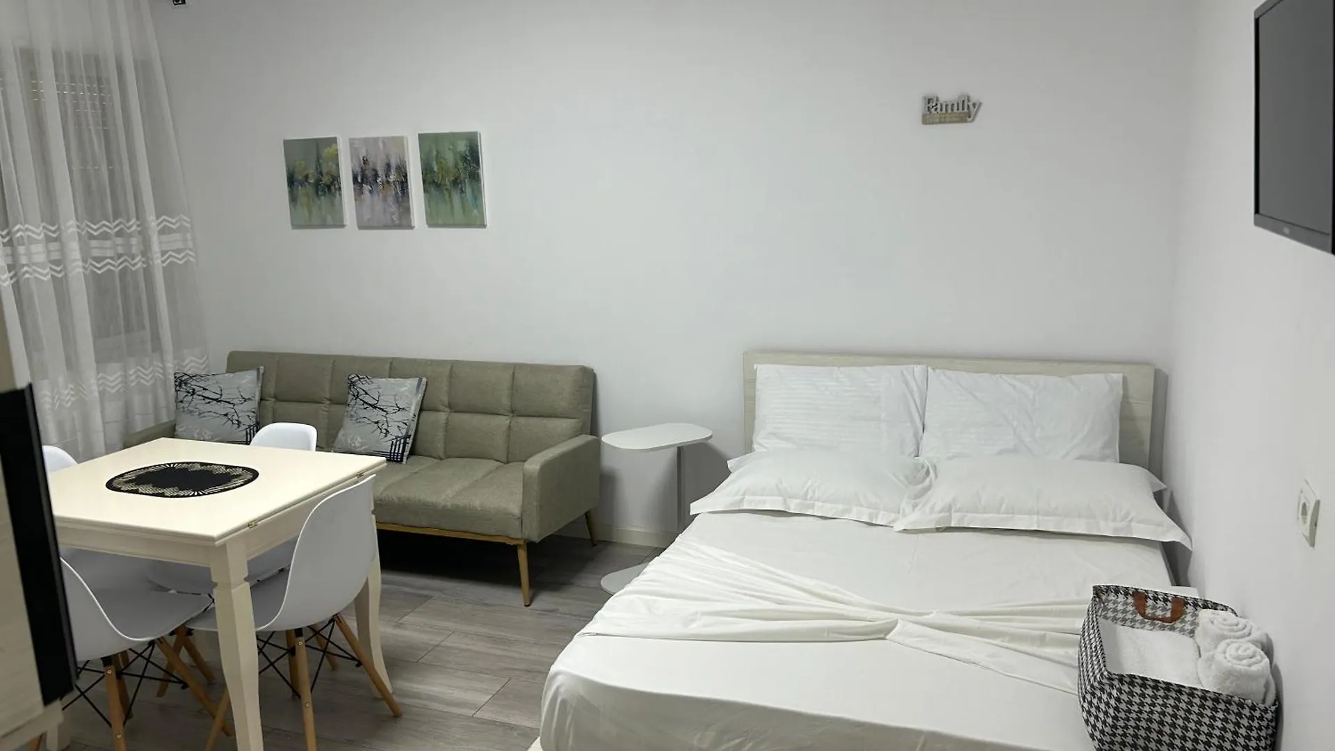 Private Apartment Tirana Center אלבניה